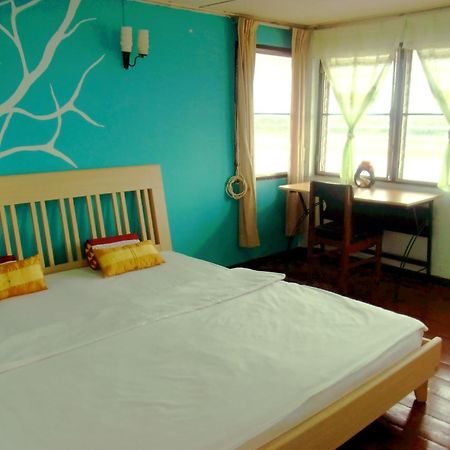 28 Rachabutr Hostel Убон Ратчатани Стая снимка