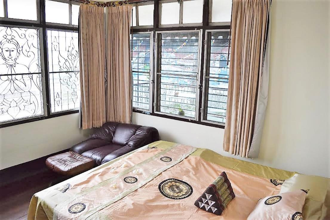 28 Rachabutr Hostel Убон Ратчатани Стая снимка