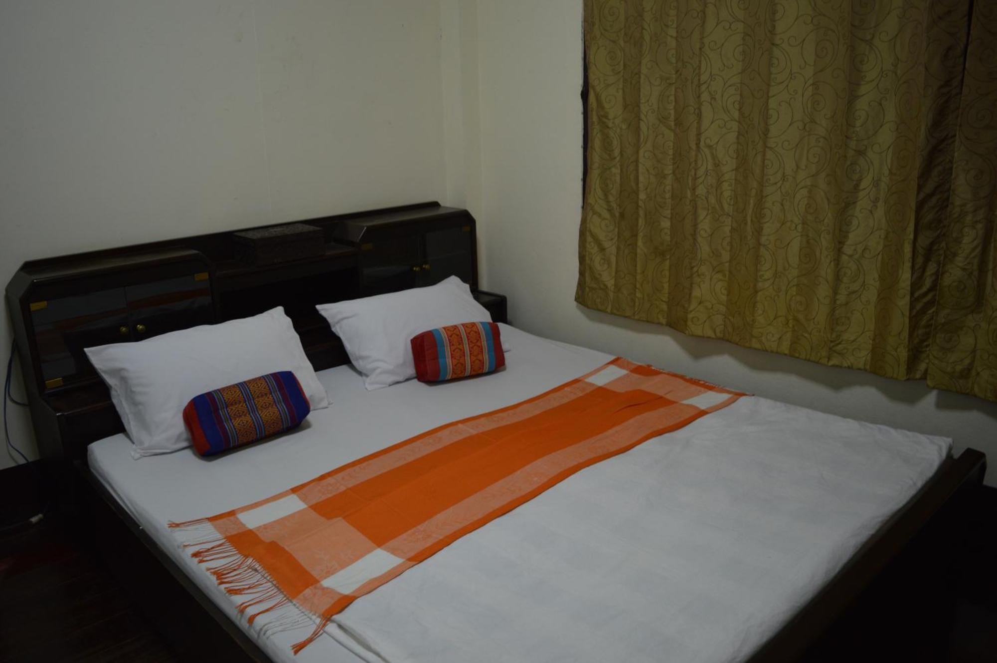 28 Rachabutr Hostel Убон Ратчатани Стая снимка
