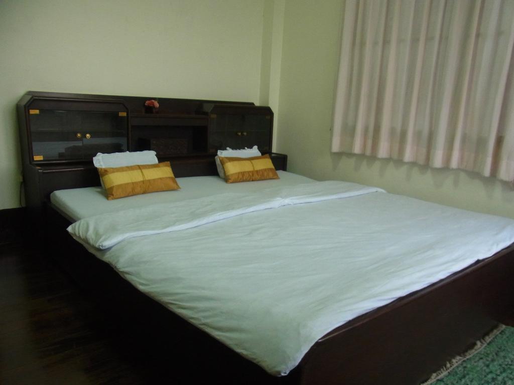 28 Rachabutr Hostel Убон Ратчатани Стая снимка