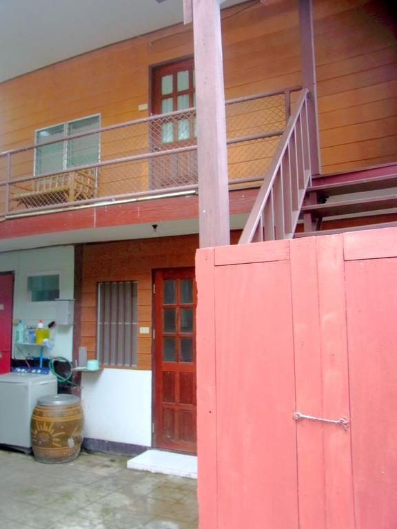 28 Rachabutr Hostel Убон Ратчатани Стая снимка