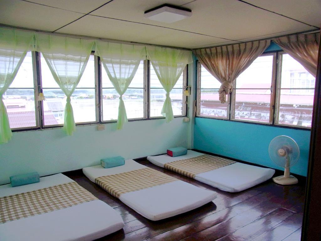 28 Rachabutr Hostel Убон Ратчатани Стая снимка