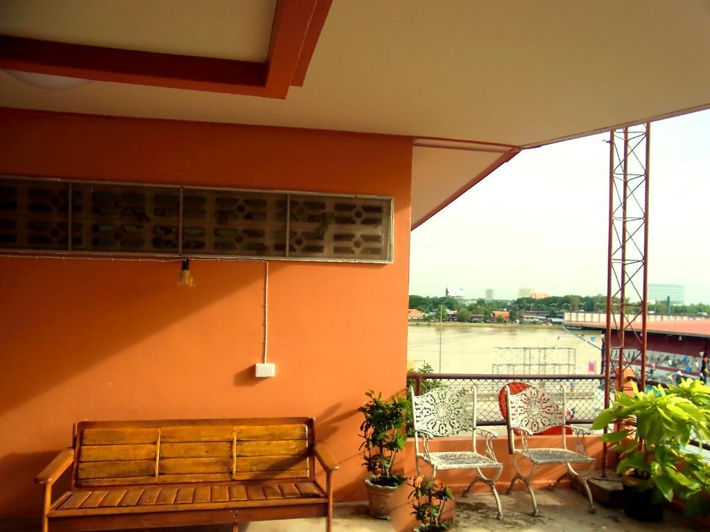 28 Rachabutr Hostel Убон Ратчатани Стая снимка